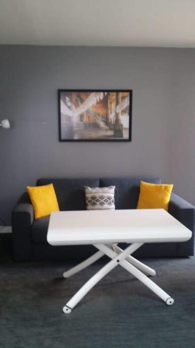 Nice 54m With Terrace In The Heart Of Nantes - Housity