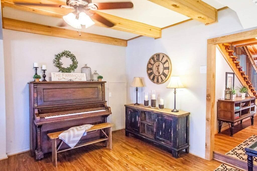The Farmhouse - Housity