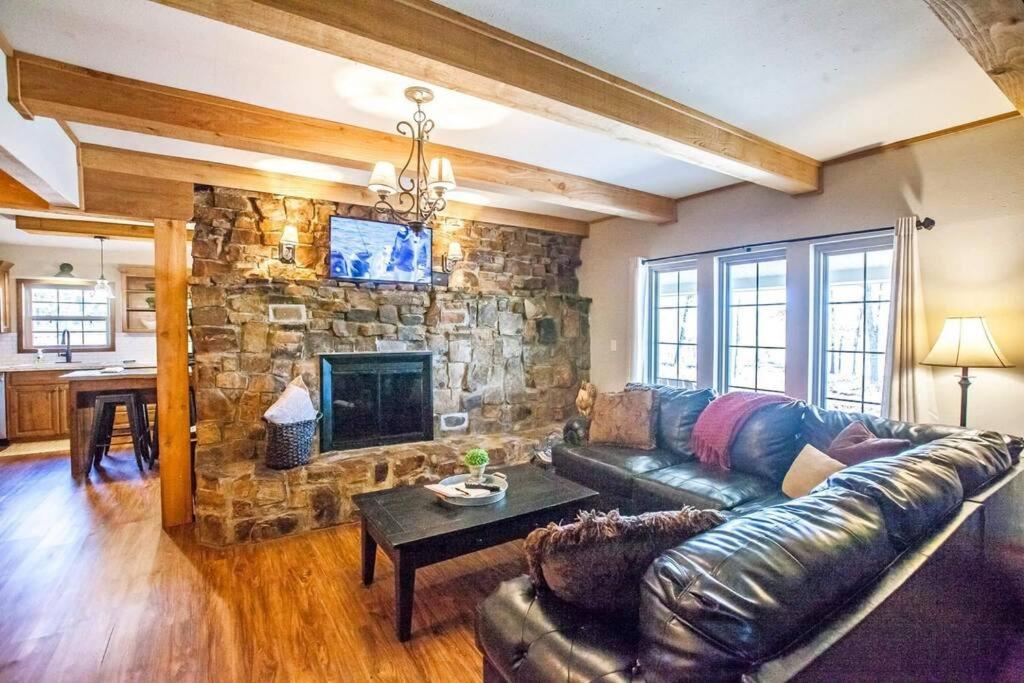 The Farmhouse - Housity