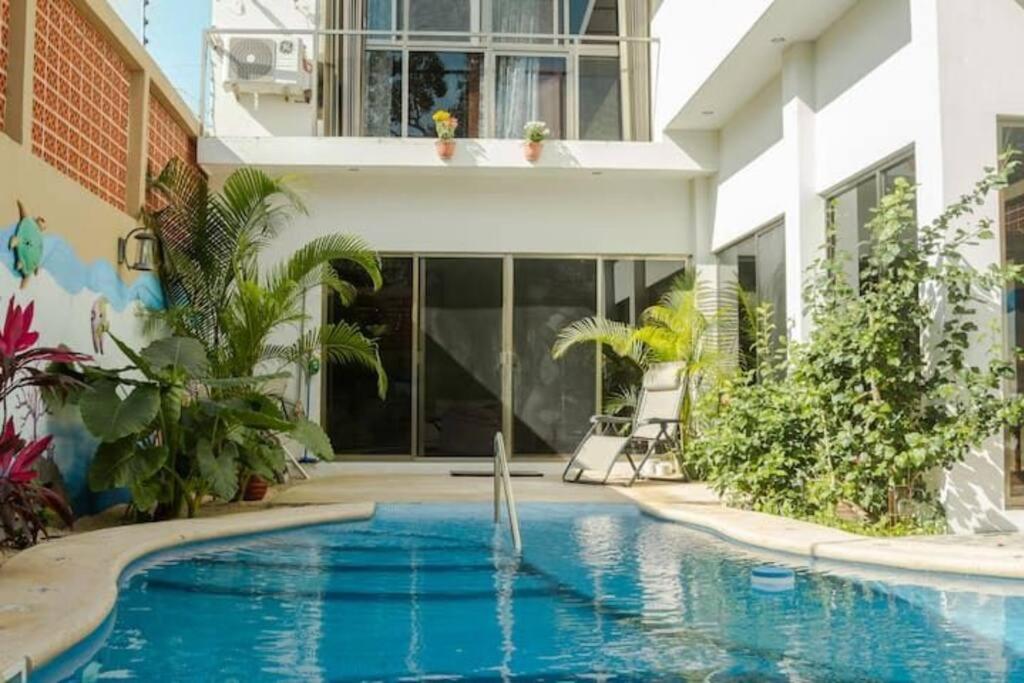 Suitetrails - Casa El Faro is a Spacious 4 Bedroom House with a pool