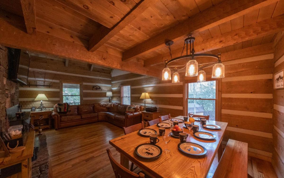 Log Cabin on the River w/Hot Tub - Housity