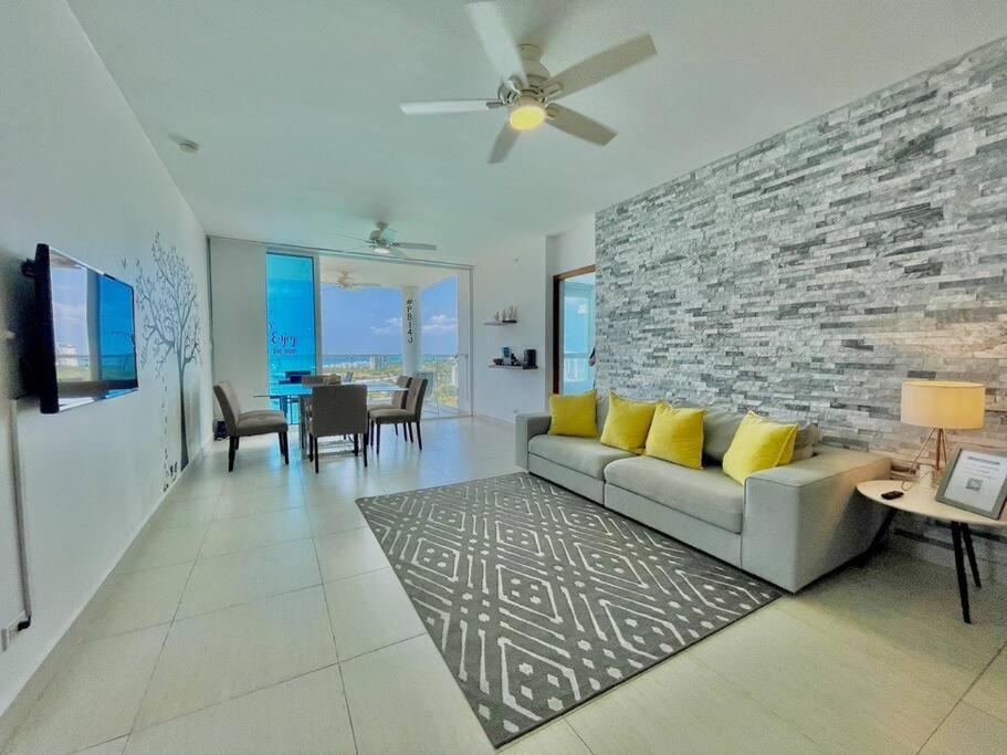 Best View Overlooking Entire Resort - Comfortable & Spacious - Sleeps 11 - Housity