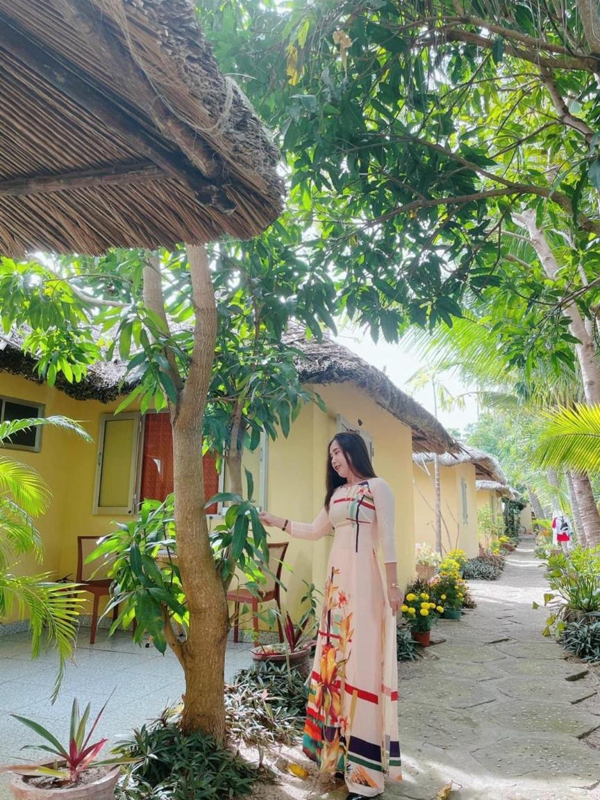Thuy - Gunter Garden Bungalow - Housity