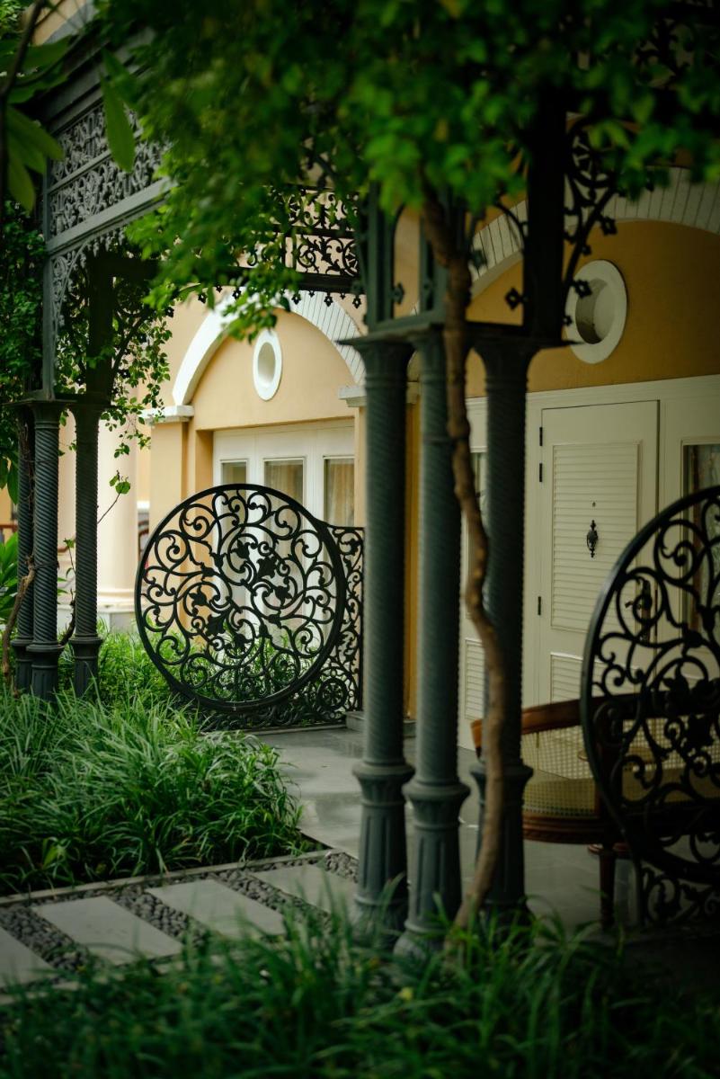 two chairs sitting in front of a house at Raajkutir - IHCL SeleQtions in Kolkata