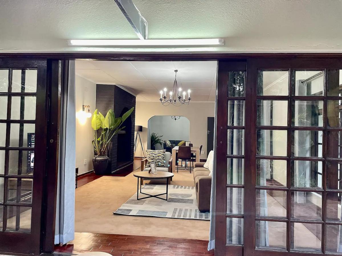 Cozy 3 Bedroom House with unique bathrooms - 2084 - Housity