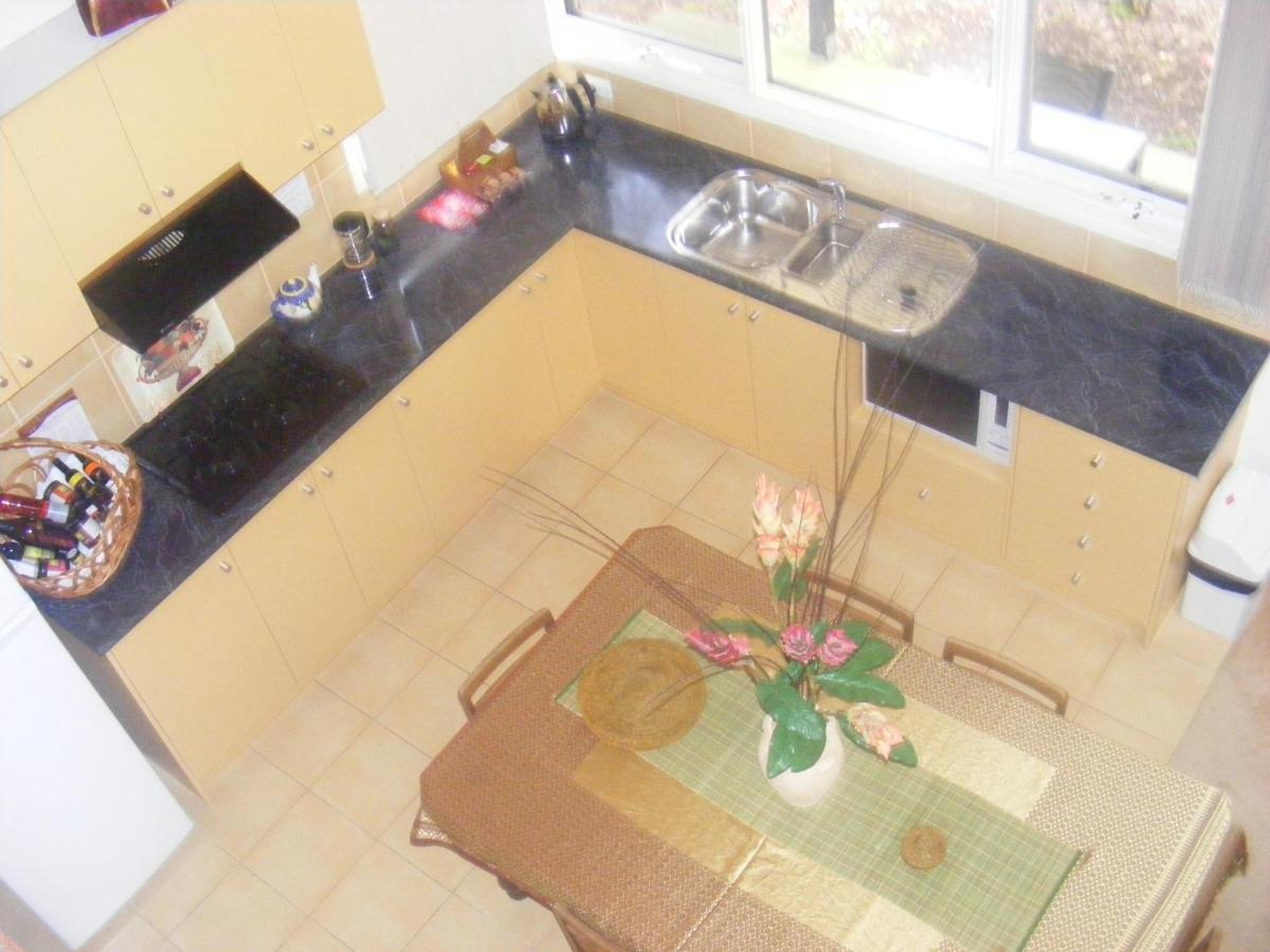 Weeroona Bed And Breakfast - Housity