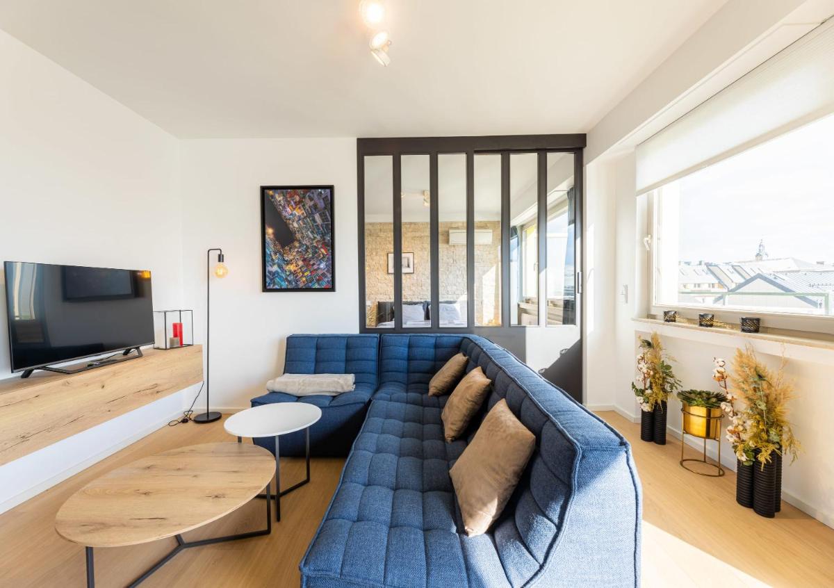 Italian Design Penthouse - City View ID21 - Housity