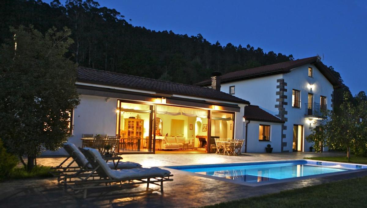 Impresionante villa entre mar y montaña - Housity