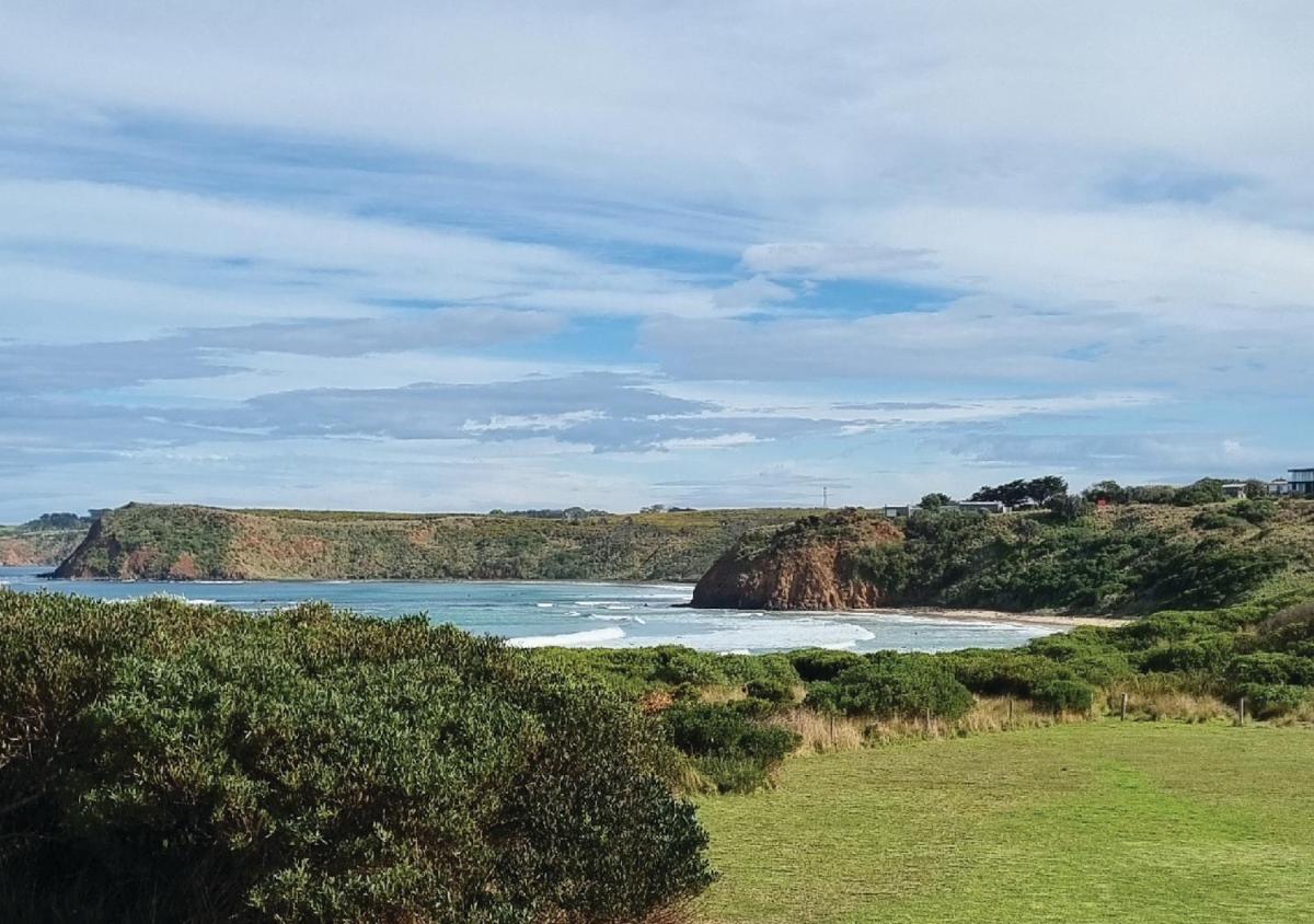 1-bedroom unit with stunning ocean views! - Housity
