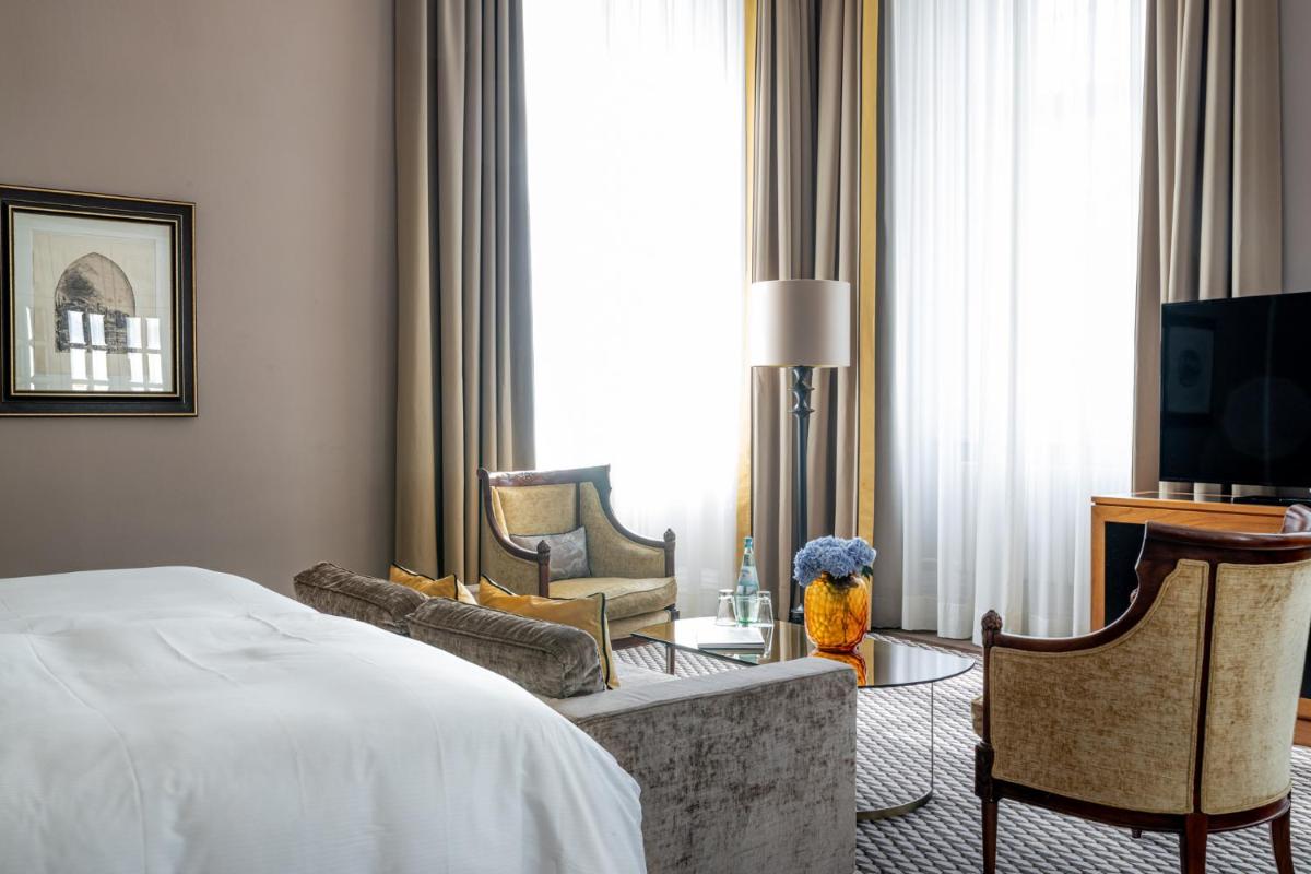 TV/Unterhaltungsangebot in der Unterkunft Althoff Grandhotel Schloss Bensberg