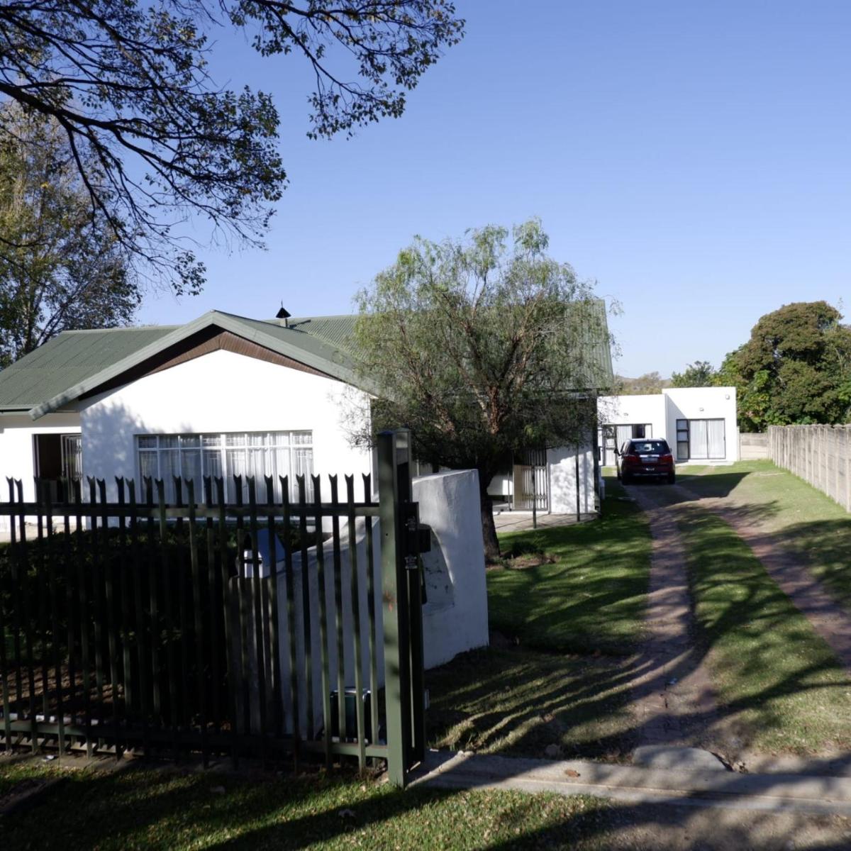 Suitetrails - The Lele's Guest House