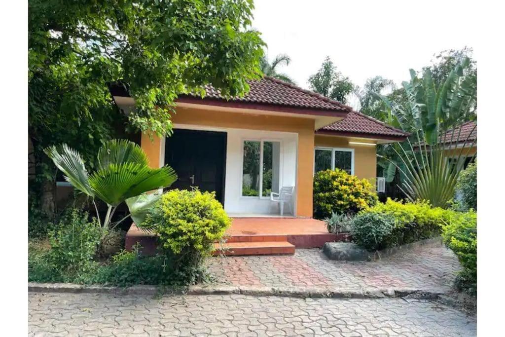 Entire 2 bedroom house with free wifi in Masaki - Housity