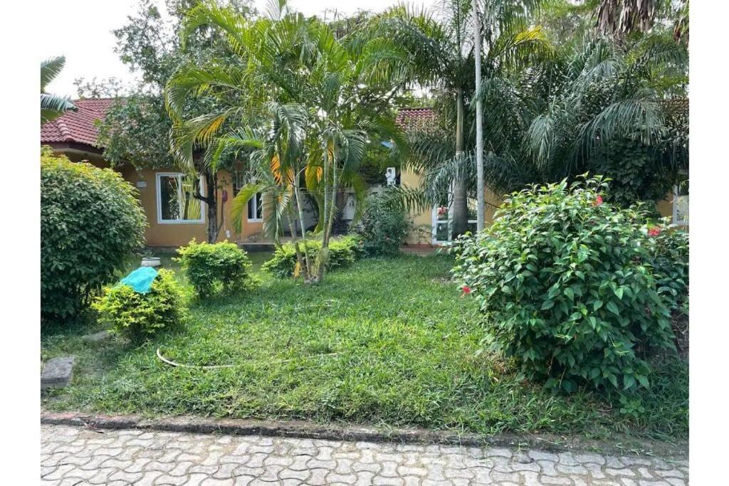 Entire 2 bedroom house with free wifi in Masaki - Housity