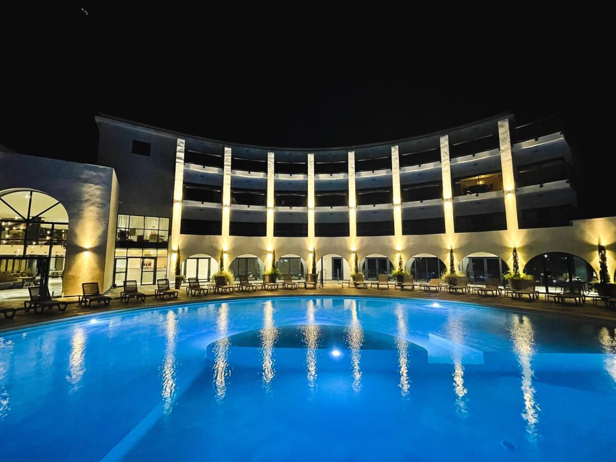 Piscine de l'établissement Eco-Résidence Dolce Paese & Spa ou située à proximité