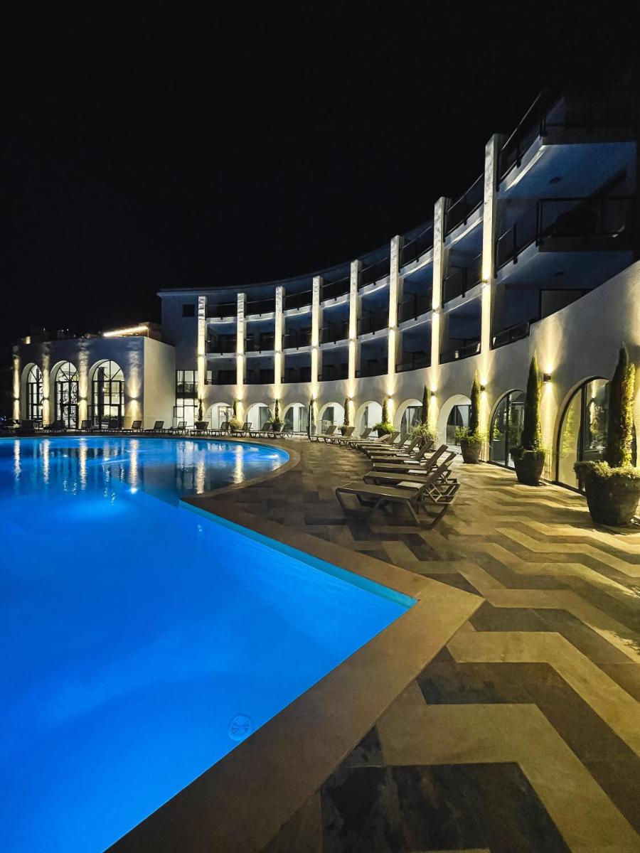 Piscine de l'établissement Eco-Résidence Dolce Paese & Spa ou située à proximité