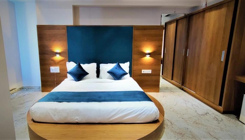 Golden Oasis Hotel - Housity