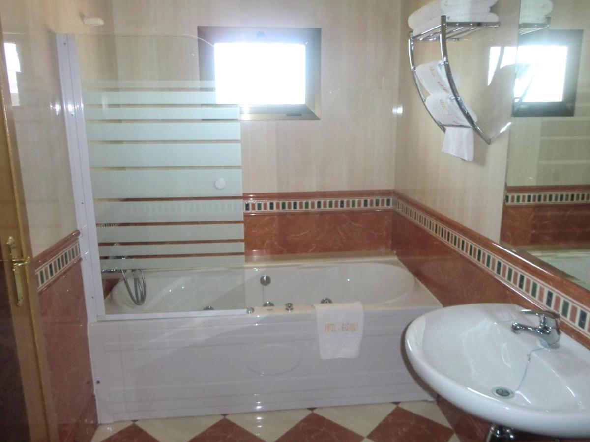 Un baño de Hotel Gasaqui