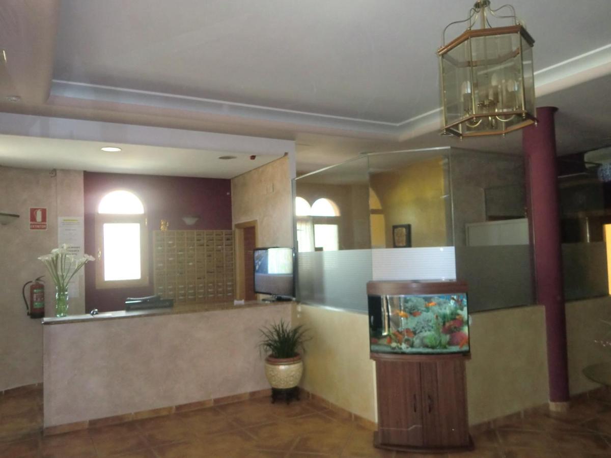 cocina con pecera en una habitación en Hotel Gasaqui, en Ayelo de Malferit 25 fotos más
