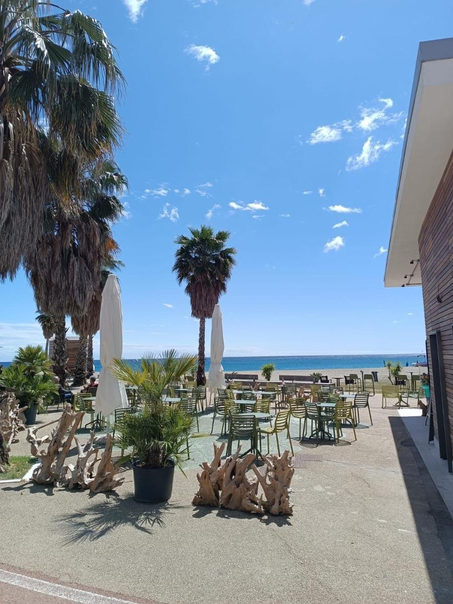 LAMBERTI Beach Apartment - 150 m from the sea - just renewed - WIFI - Housity