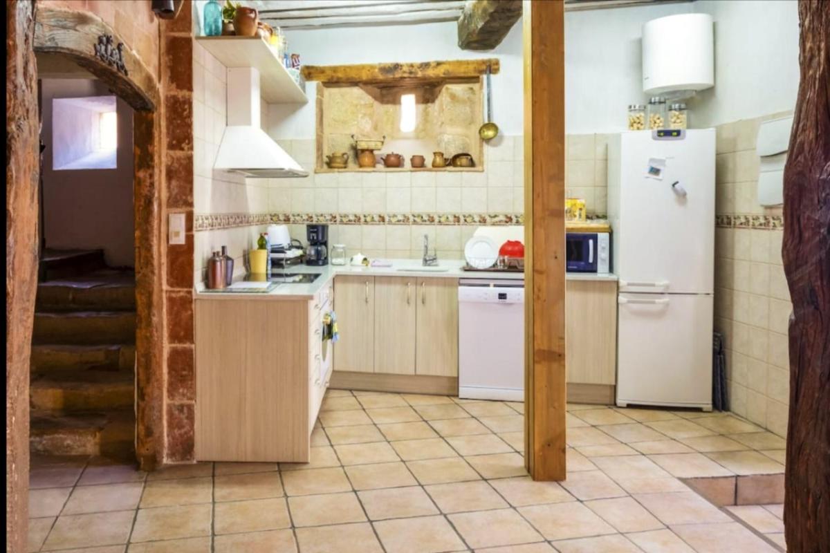 Spacious House in Llano de Bureba with Fireplace & Mountain View - Housity