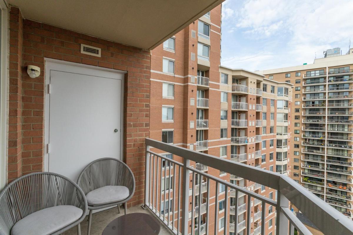 Amazing 2 Bedrooms Condo at Ballston with gym - Housity
