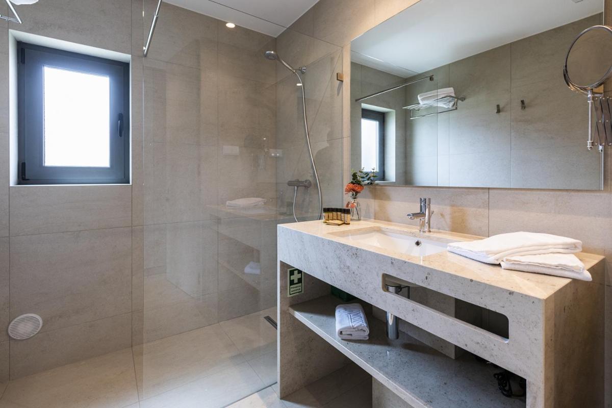 Uma casa de banho em Real Abadia, Congress & Spa Hotel