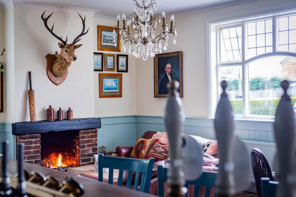 The Cricketers Inn - Housity