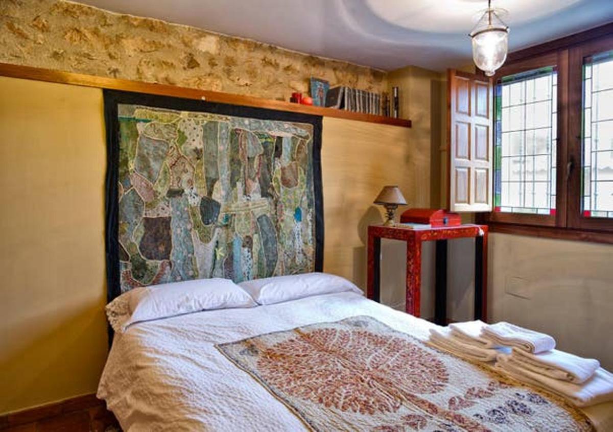 Suitetrails - 4 bedrooms house with enclosed garden and wifi at Segovia