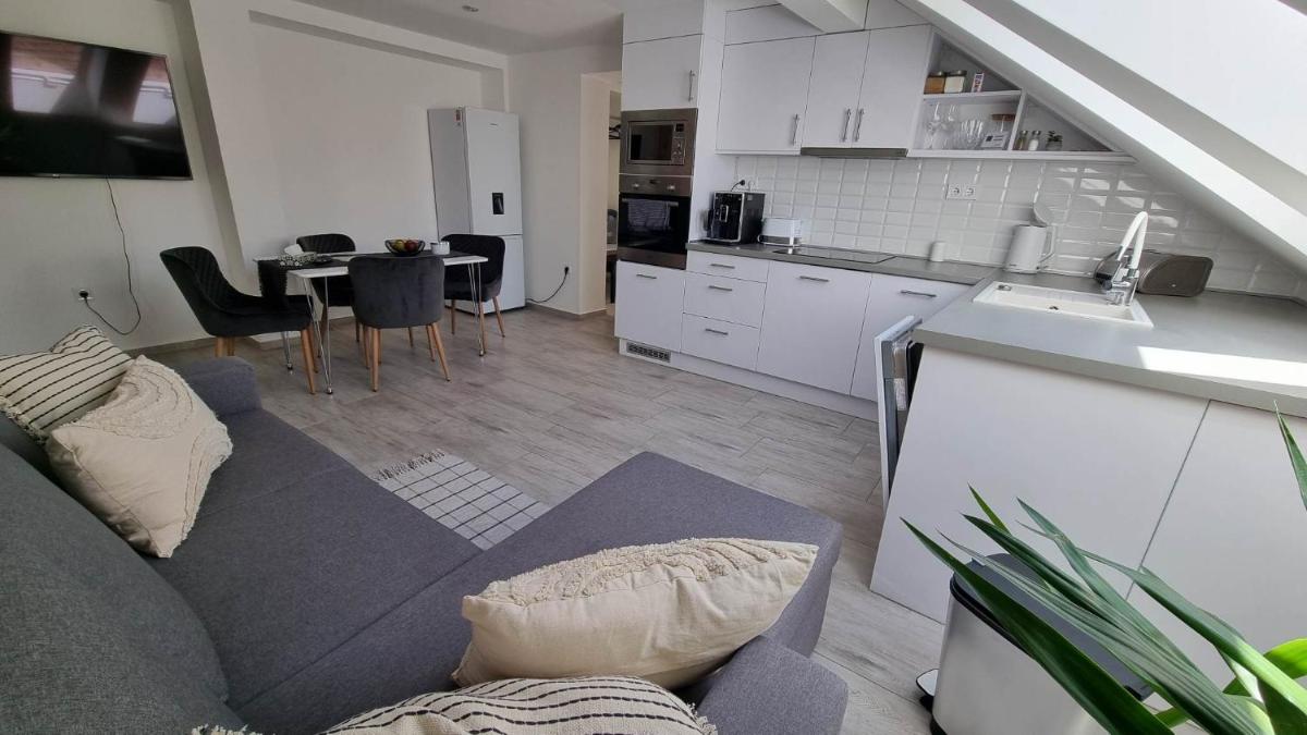 Bécsi Kapu Apartman - Housity