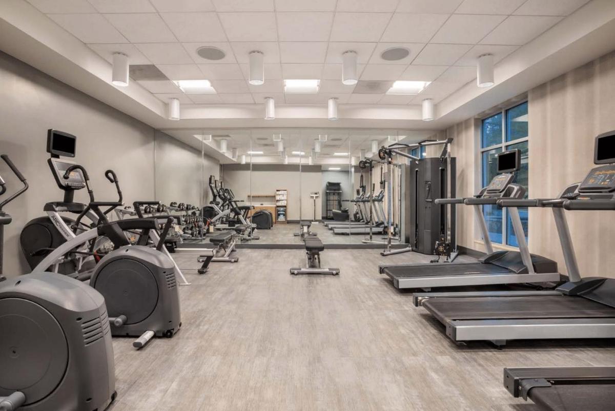 Crowne Plaza Shenandoah - Woodlands Area by IHG - Housity