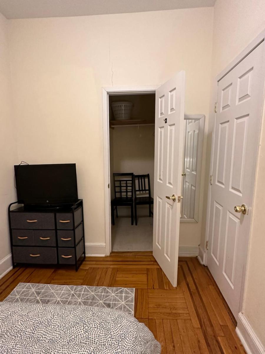 TIME SQUARE 42nd Street Private Room - Housity