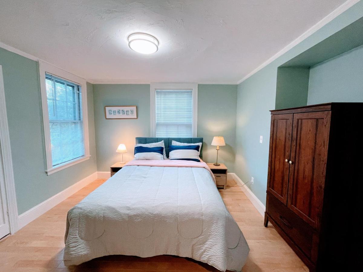 Andover 2 Bedroom 1 Bathroom First Floor, Free Parking, Phillips Academy Andover - Housity