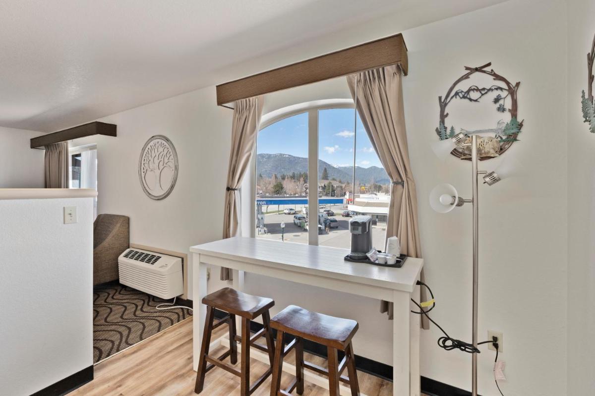Cedar Street Hotel & Suites - Housity