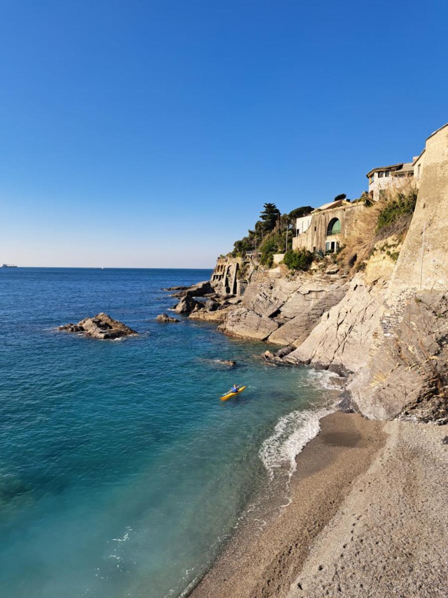 In piazzetta a Nervi - Housity