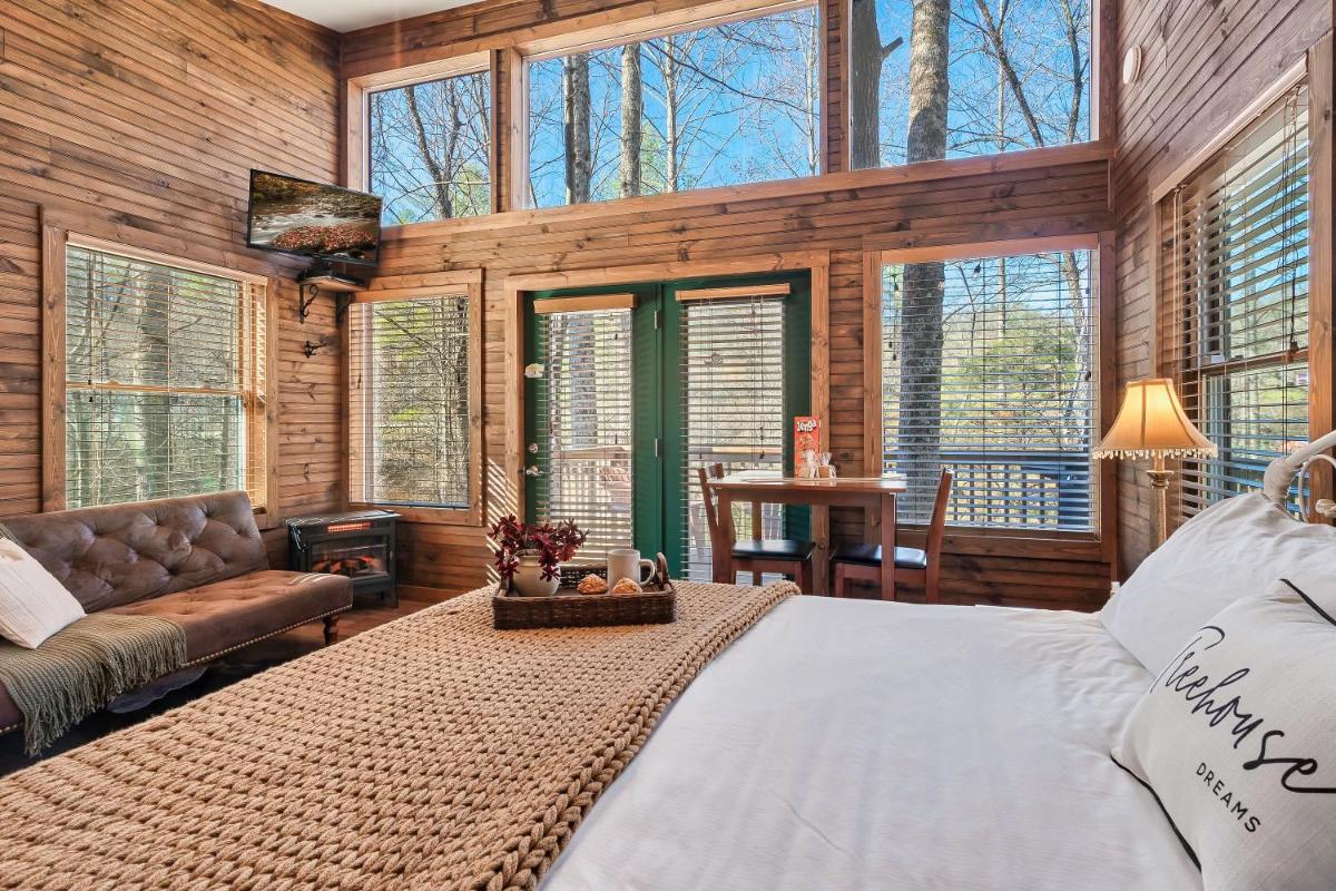 Rivers Edge Treehouses - Housity