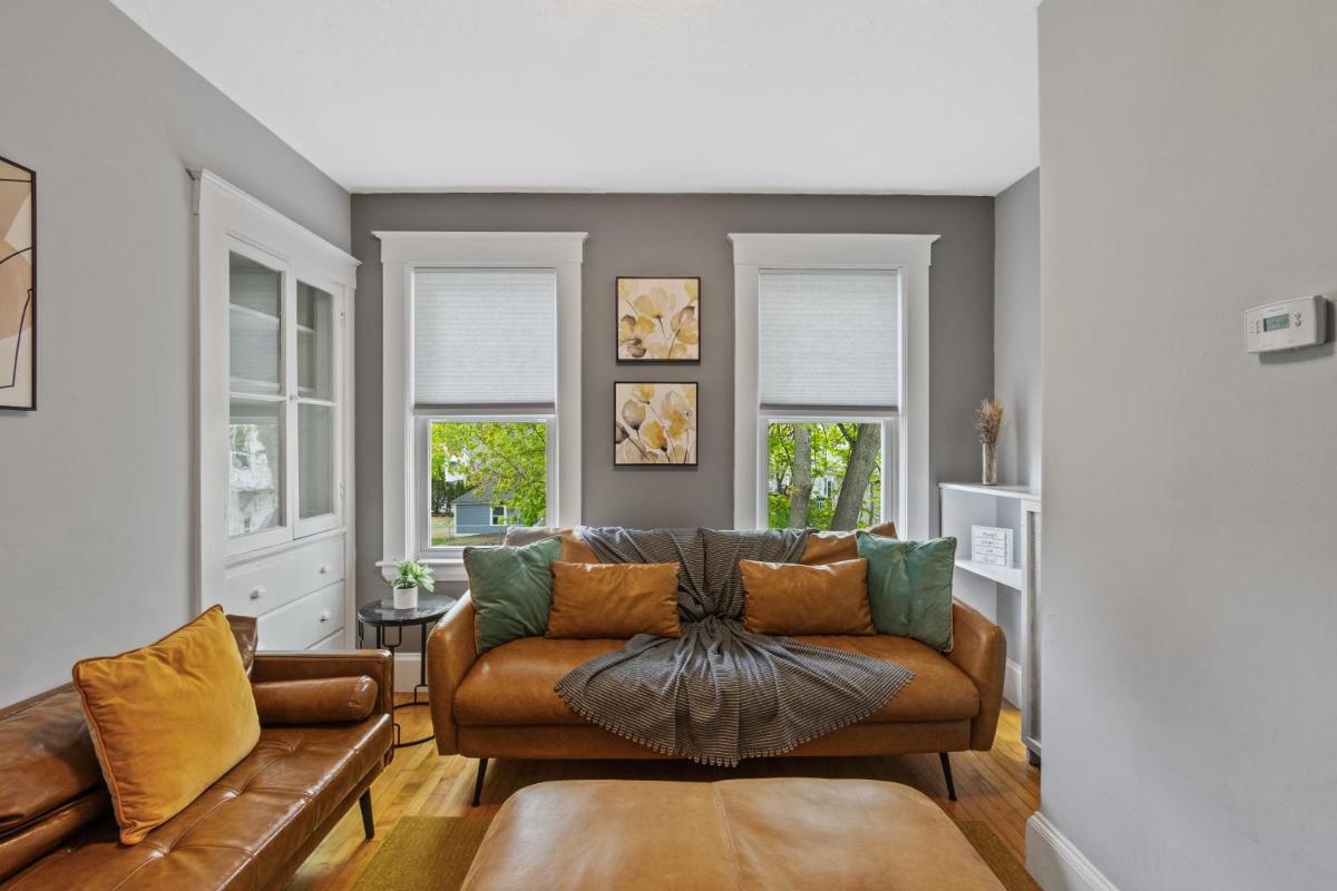 Cozy house close to Brandeis, Bentley, Moody St - Housity