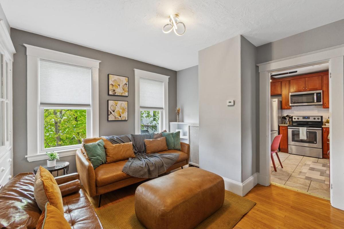 Cozy house close to Brandeis, Bentley, Moody St - Housity