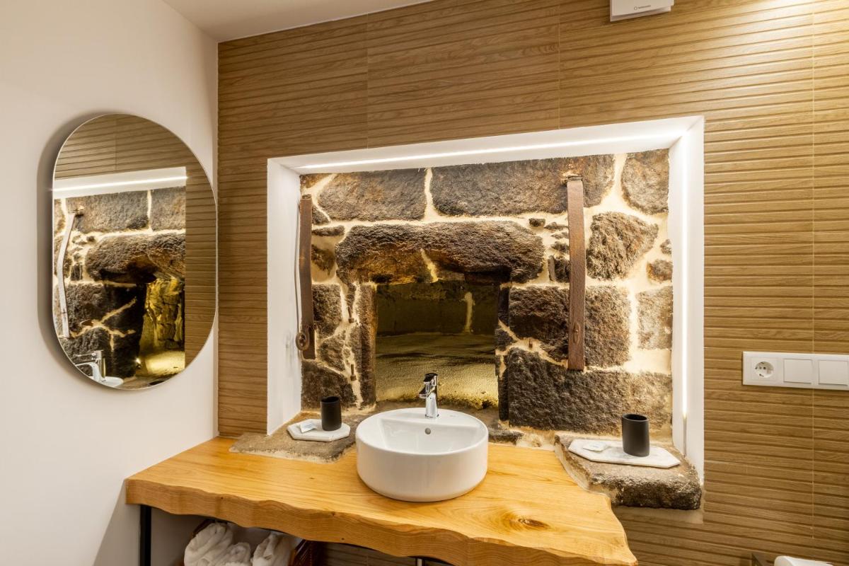 Alojamiento Turístico Caxide Parada de Sil Ribeira Sacra - Housity