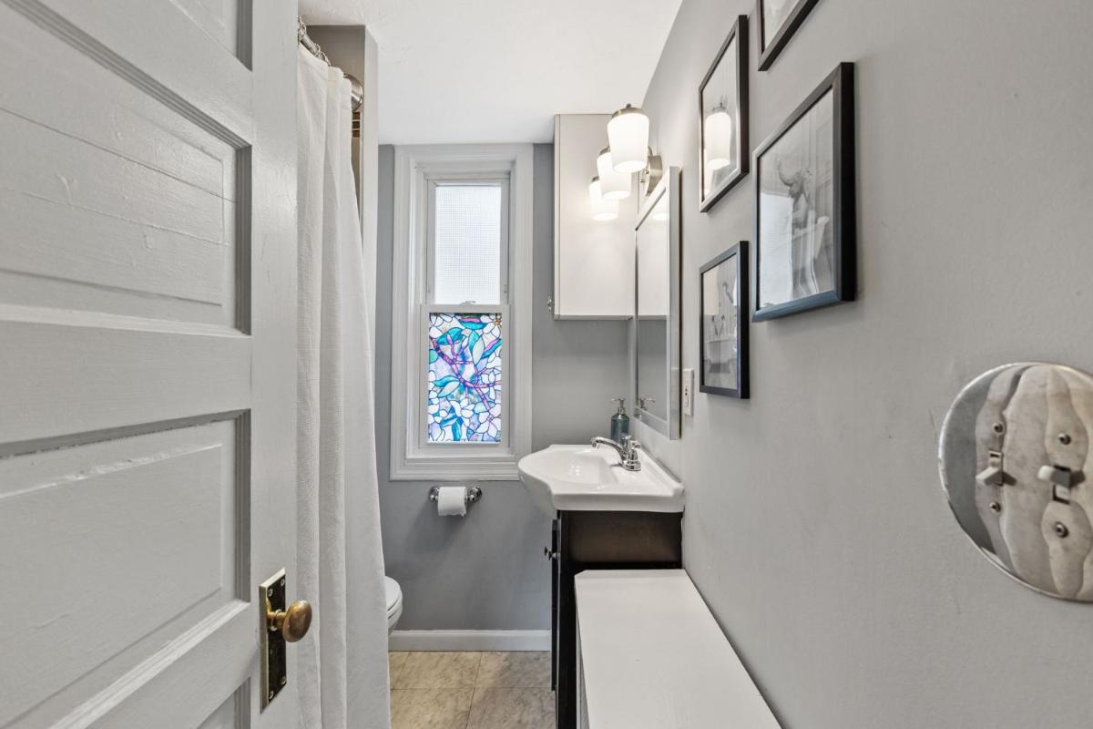 Cozy house close to Brandeis, Bentley, Moody St - Housity