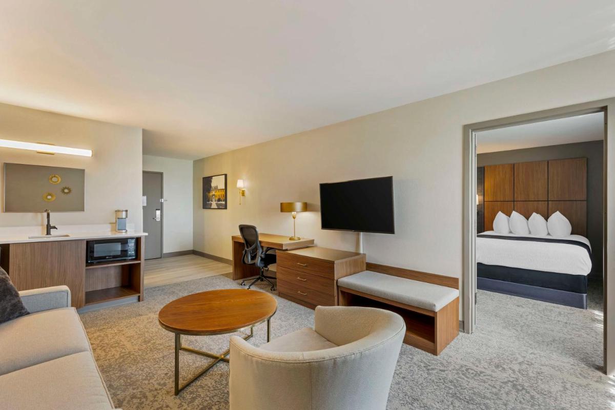 Best Western Plus The Charles Hotel - Housity