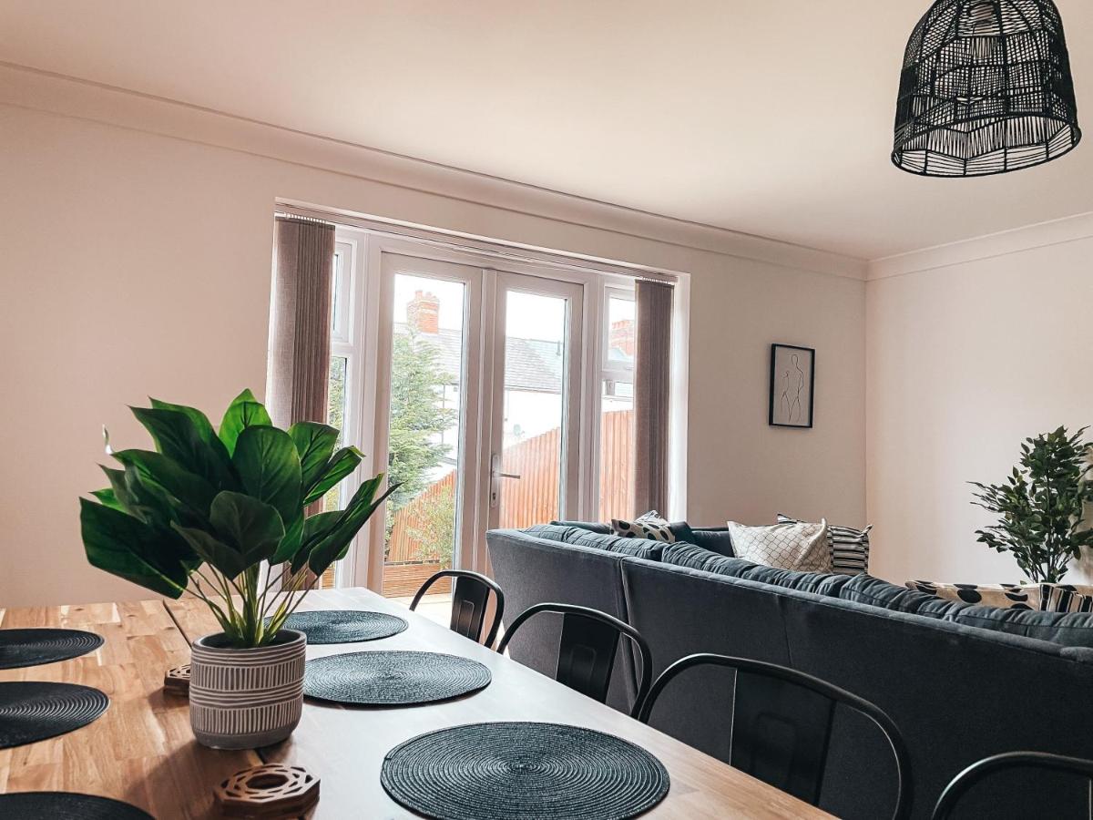 St Curigs House, by Solace Stays - Hizvo