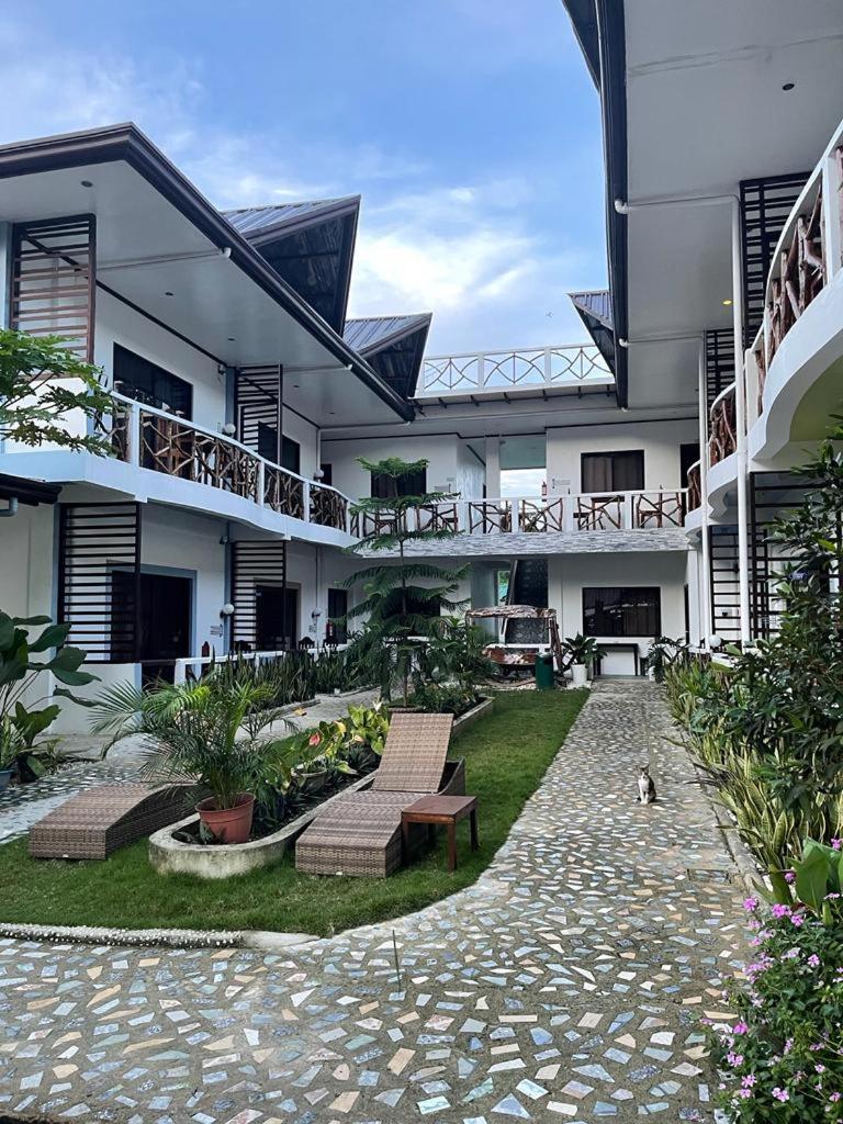 Hotel Oasis Port Barton - Housity
