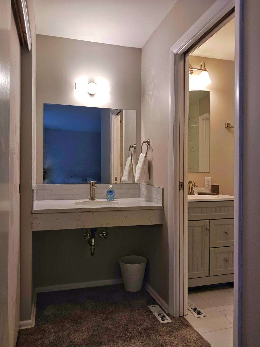 The Secret Suburban - 9mins From Downtown - Housity