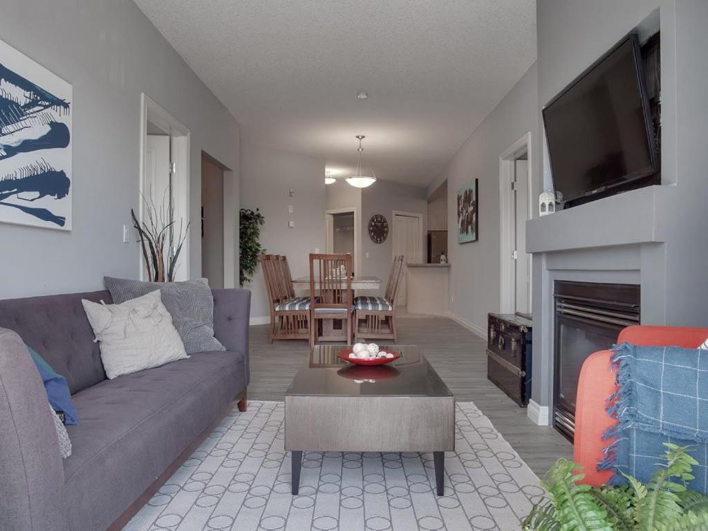 Spacious Condo w Parking Balcony Coffee - Housity