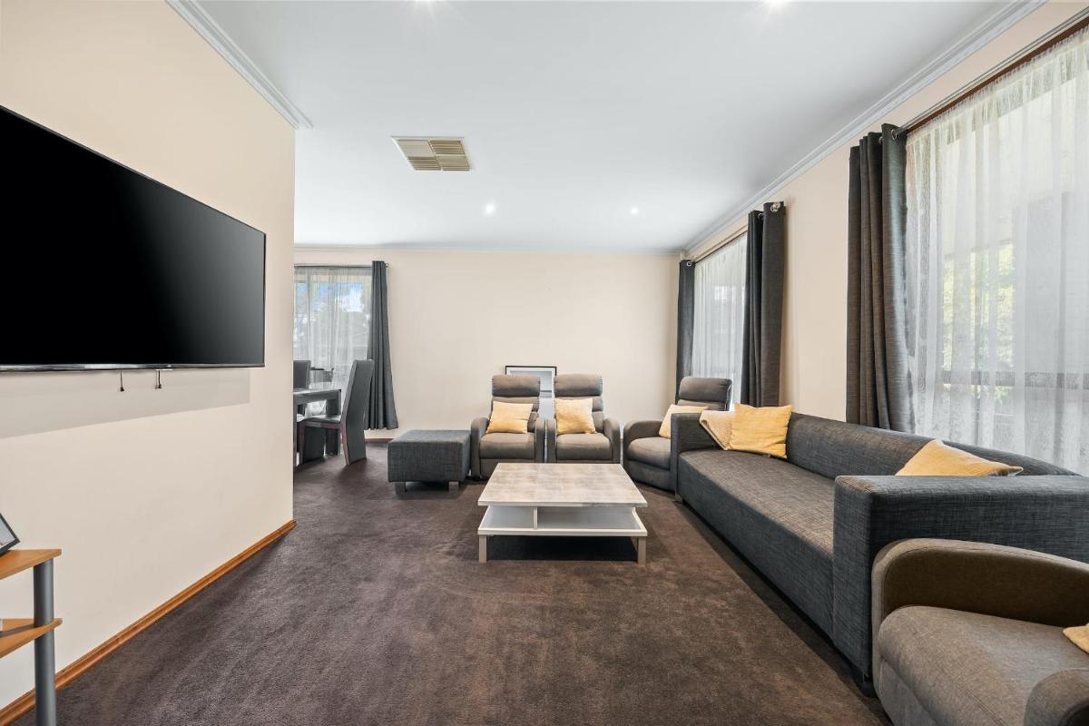 OFFLINE - Cozy 4BR Home in the Heart of Canadian - Housity