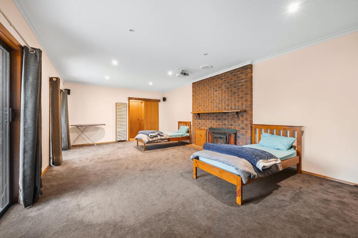 OFFLINE - Cozy 4BR Home in the Heart of Canadian - Housity