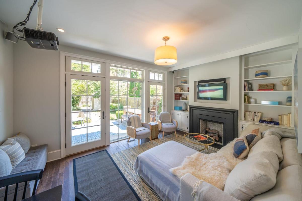 The Walton House - historic 3bd 2 5ba with parking - Housity