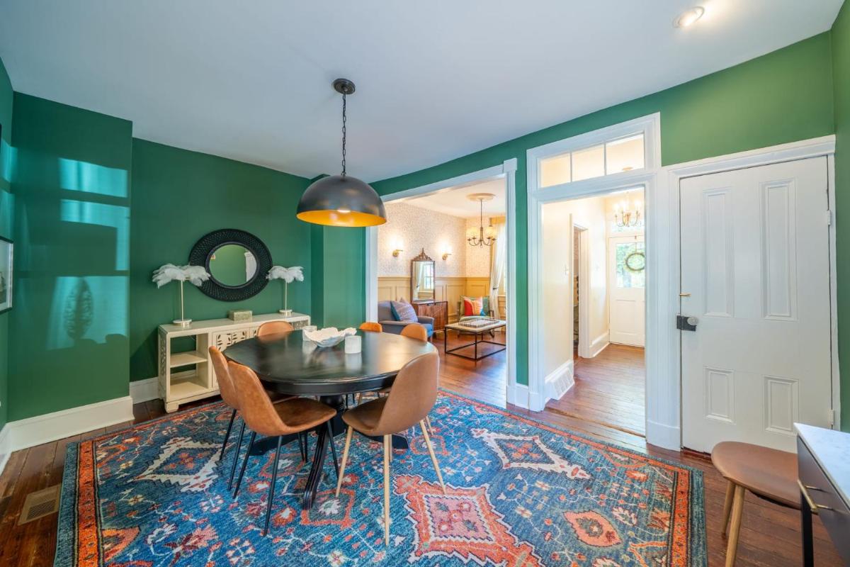 The Walton House - historic 3bd 2 5ba with parking - Housity