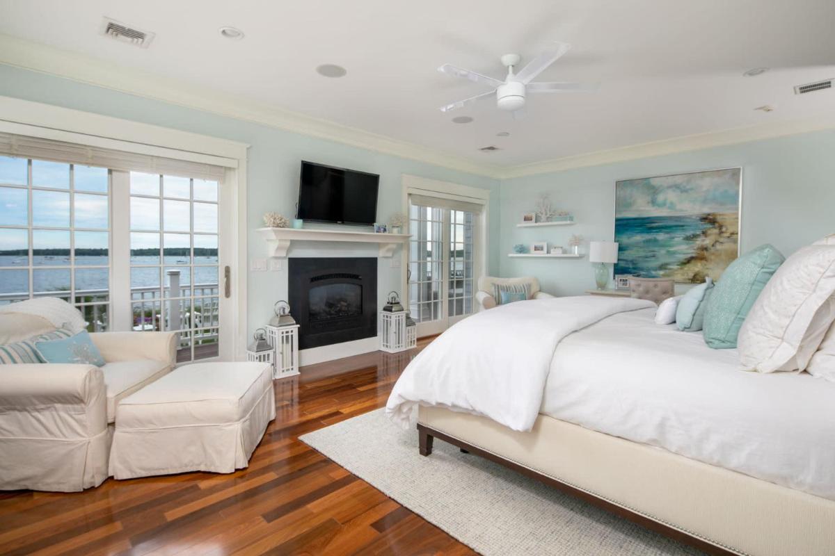 Luxury Seaside Estate with Private Beach, Oceanfront - Housity