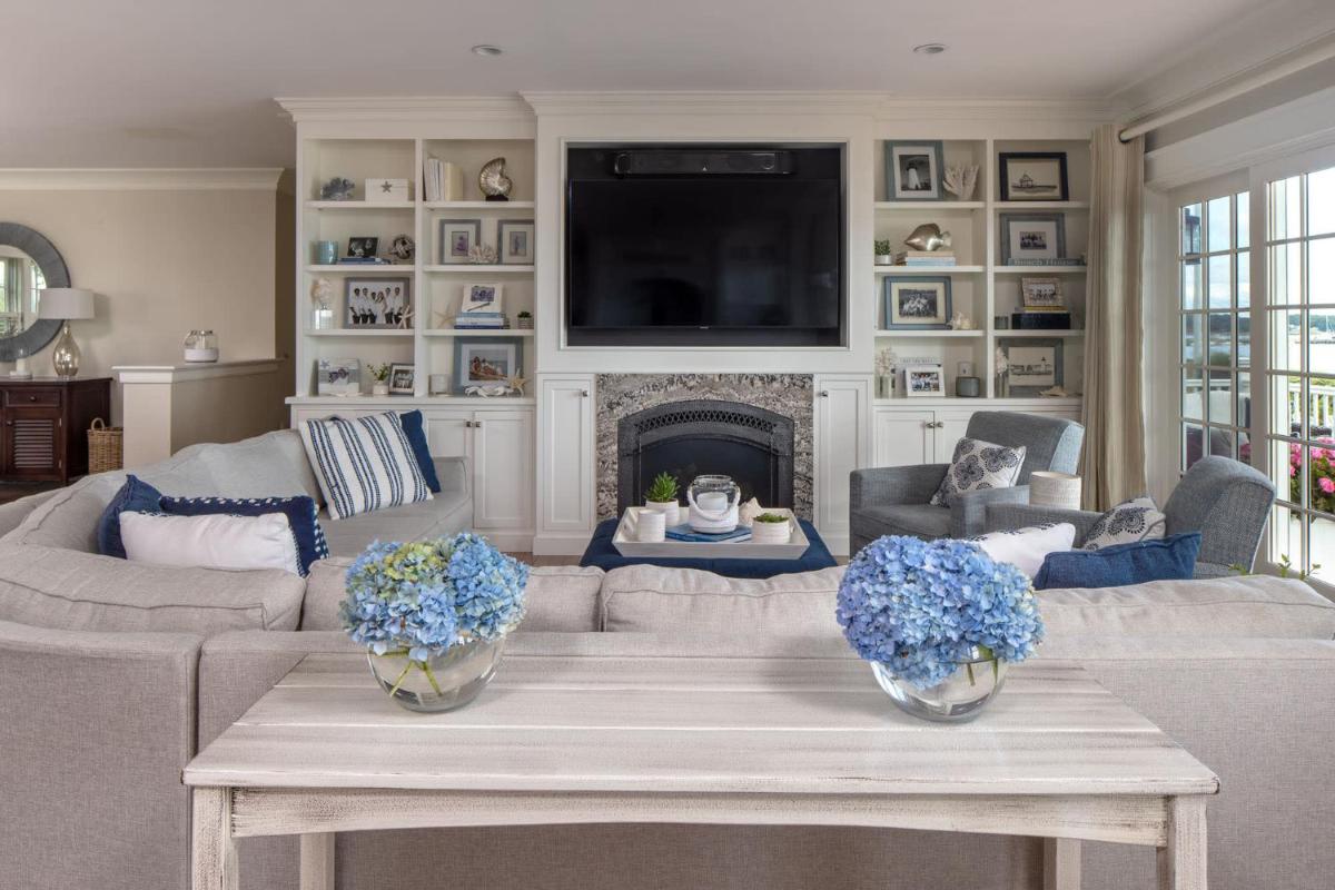 Luxury Seaside Estate with Private Beach, Oceanfront - Housity